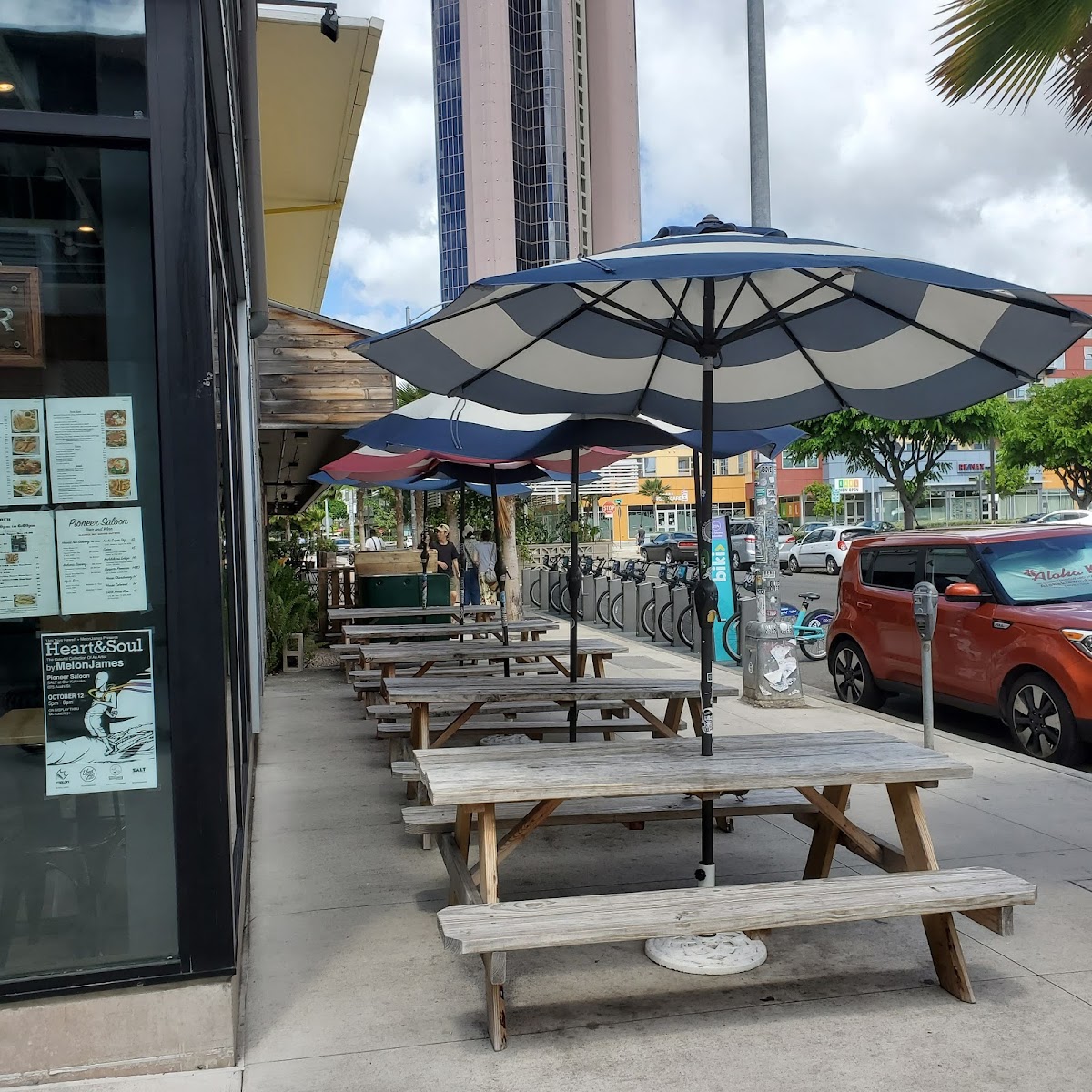Pioneer Saloon Kaka'ako